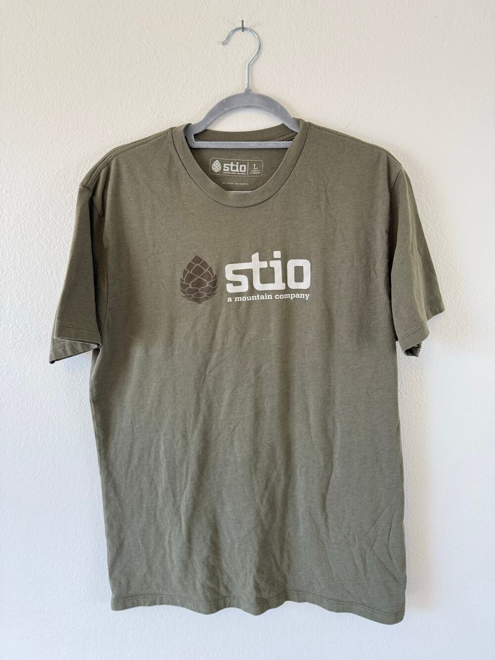 Stio Mens Large Short Sleeve Logo Tshirt Olive Green Gorpcore Tee Outdoor